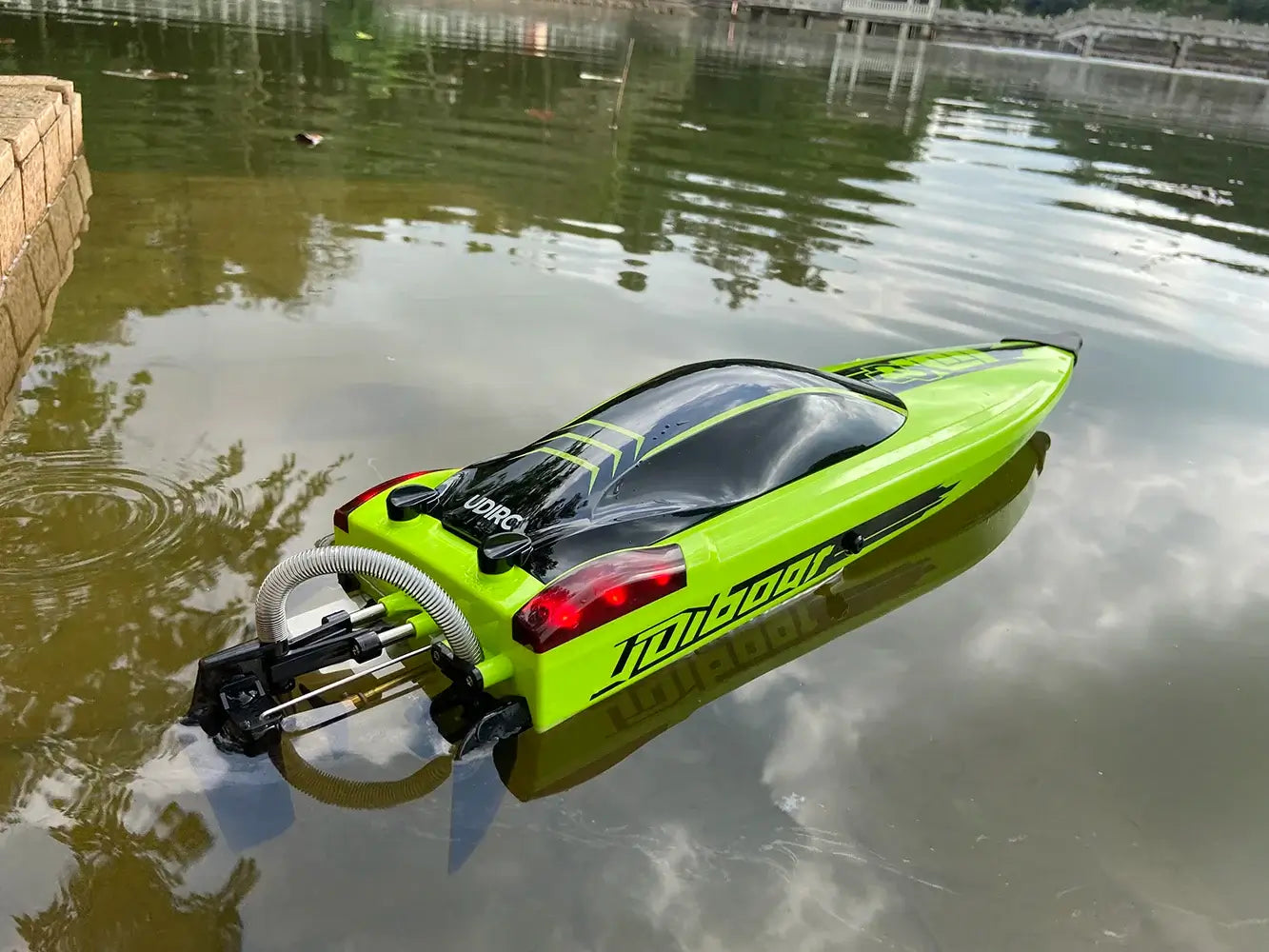 22.8 Inches UDI R/C UDI018 Large RC Speed Boat Sportsman Specialty Products