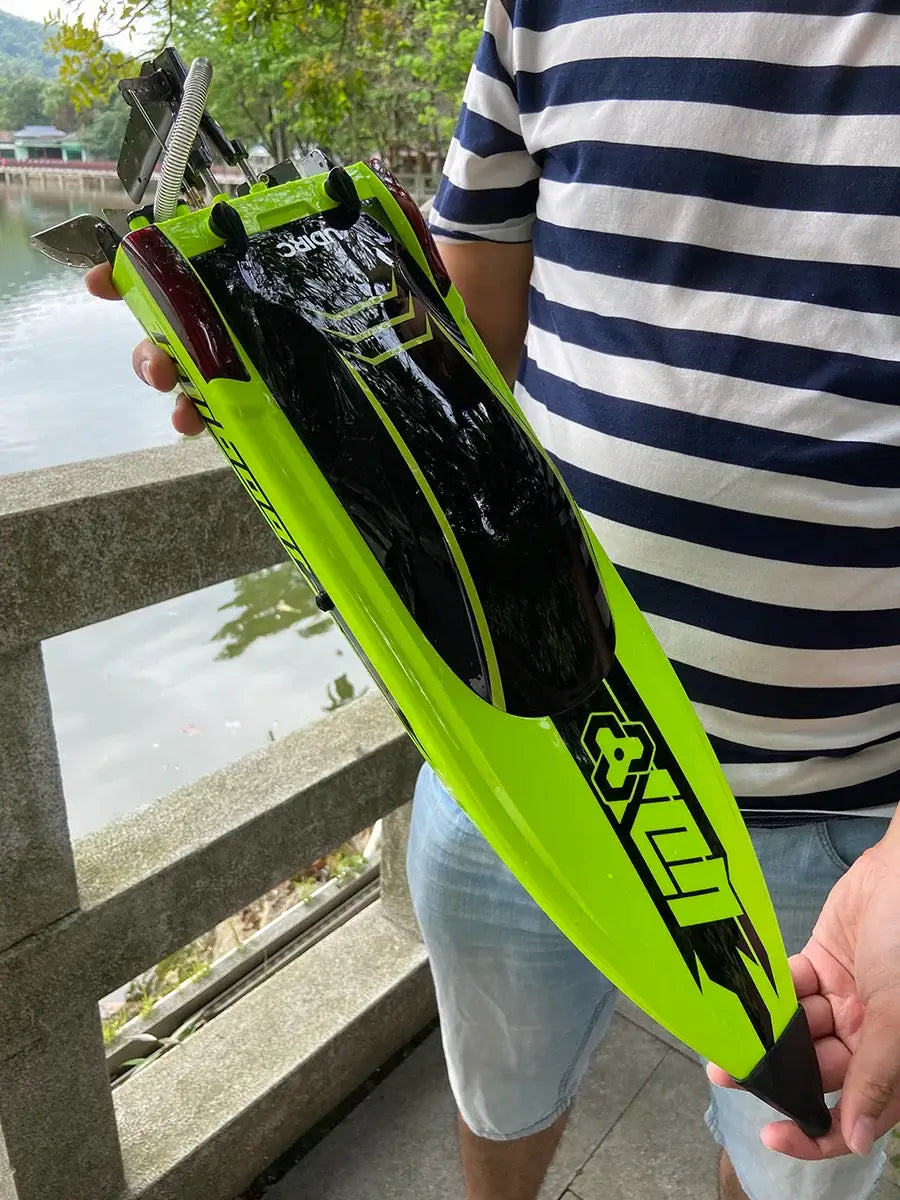 22.8 Inches UDI R/C UDI018 Large RC Speed Boat Sportsman Specialty Products
