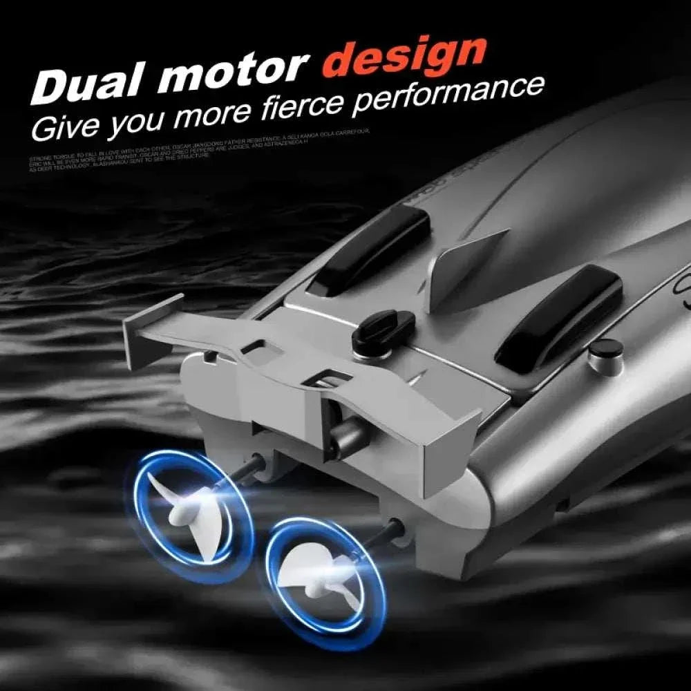 Radio controlled 30kmh high speed racing boat on water