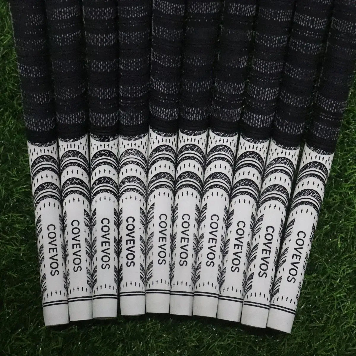 Golf rubber grip, non-slip and wear-resistant grips arranged neatly on grass.