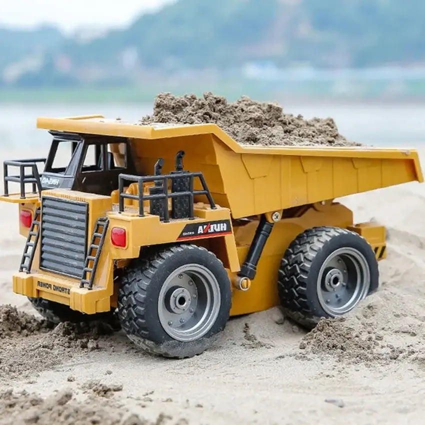 Huina 1534 Rc Truck Tractor 1/18 remote control dump truck on sand, showcasing realistic design and features.