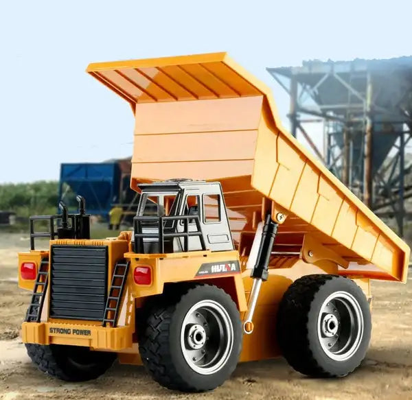 Huina 1534 Rc Truck Tractor 1/18 remote control dump truck with raised bed on construction site.